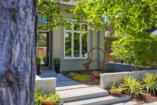 1833 50th St, Sacramento, CA 95819