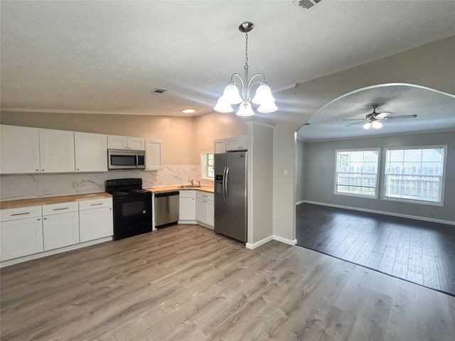 111 5 Points Road, Waxahachie, TX 75165