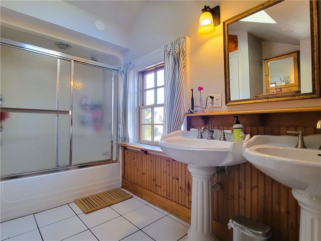 92 Pelham Street 3, Newport, RI 02840