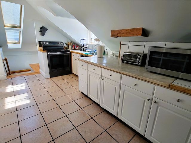 92 Pelham Street 3, Newport, RI 02840