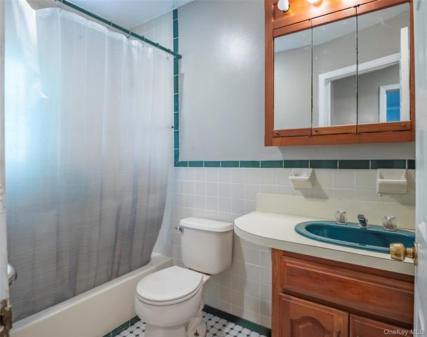 28 Brookdale Road, Glen Cove, NY 11542