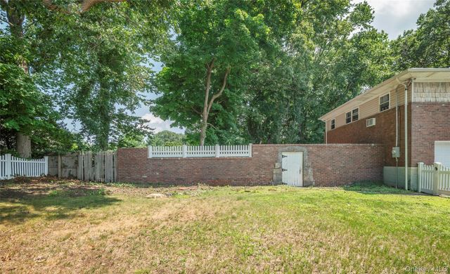 28 Brookdale Road, Glen Cove, NY 11542