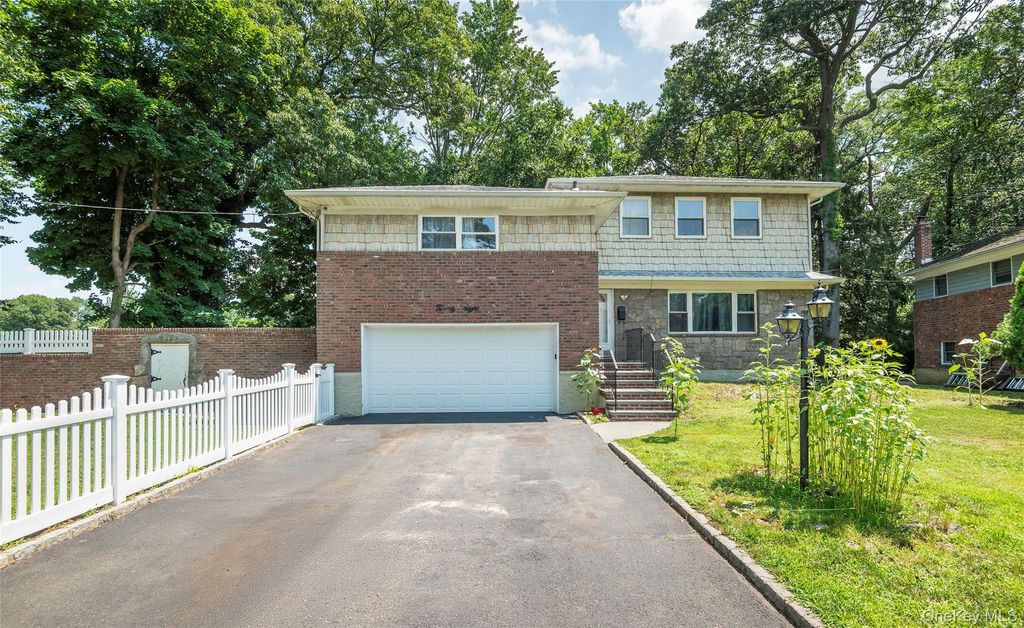 28 Brookdale Road, Glen Cove, NY 11542