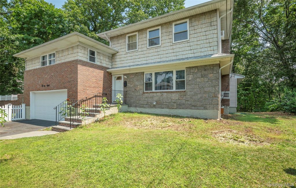 28 Brookdale Road, Glen Cove, NY 11542 — photo 2