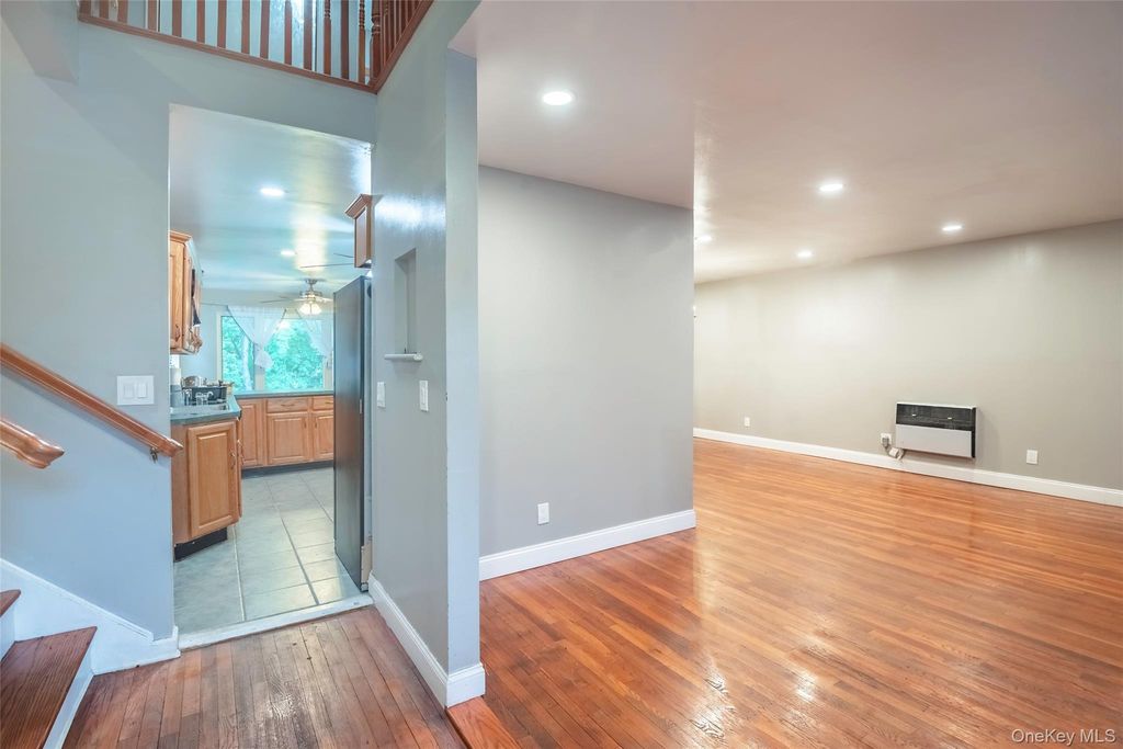 28 Brookdale Road, Glen Cove, NY 11542 — photo 3
