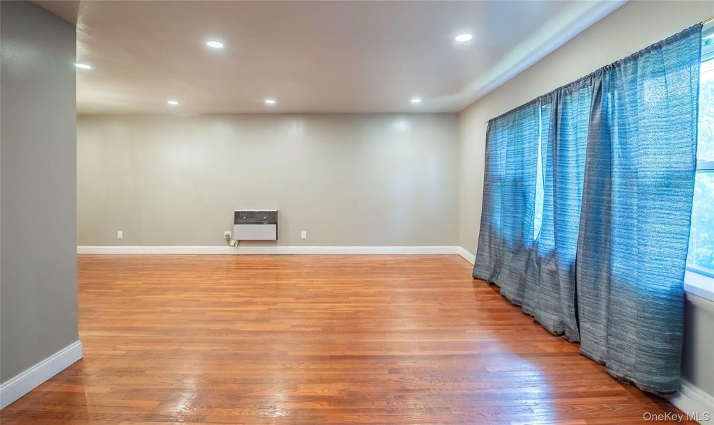 28 Brookdale Road, Glen Cove, NY 11542 — photo 4