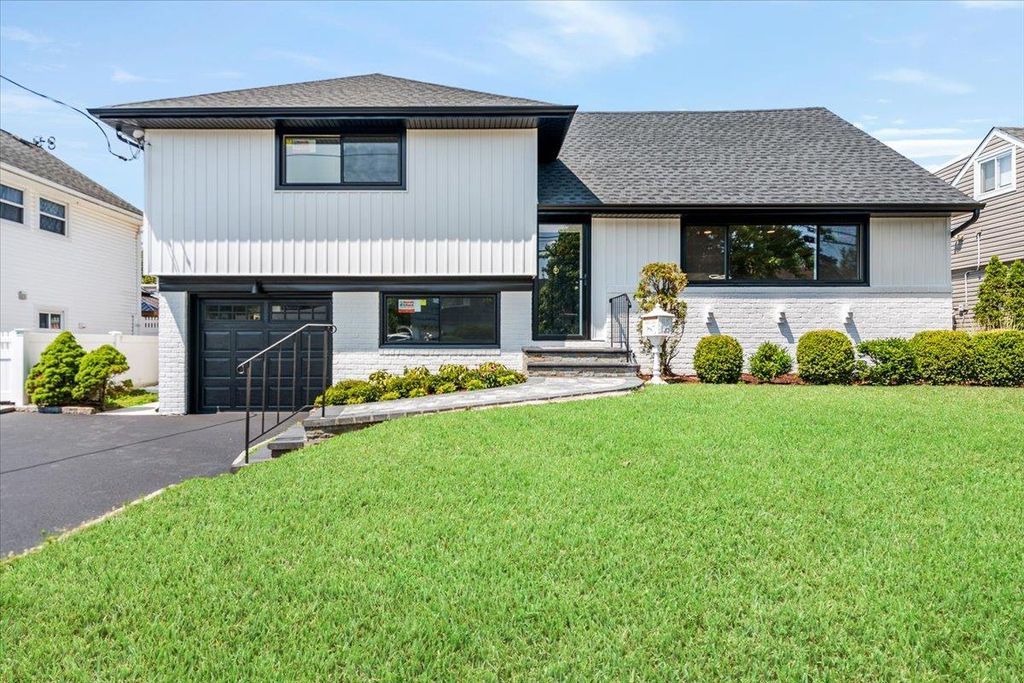 168 Concord Avenue, Oceanside, NY 11572