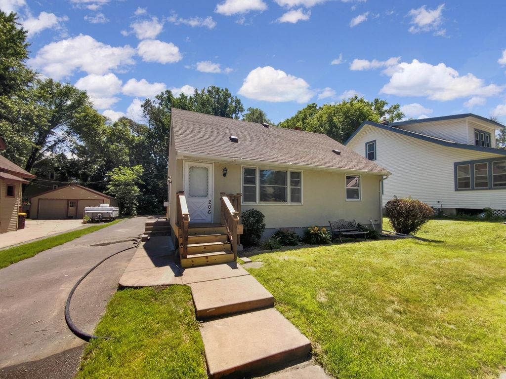 206 Winona Street W, West Saint Paul, MN 55118