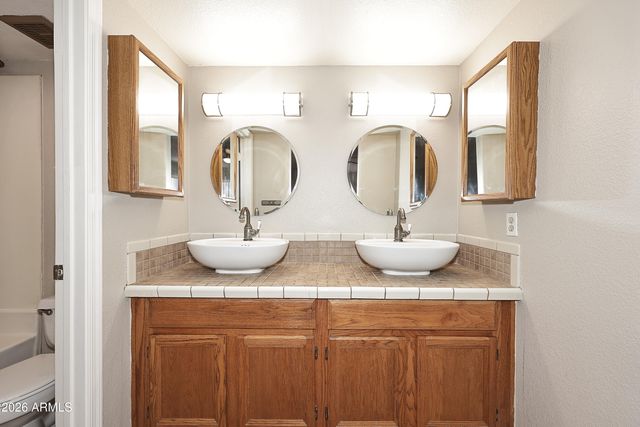 8935 W WINDSOR Avenue, Phoenix, AZ 85037