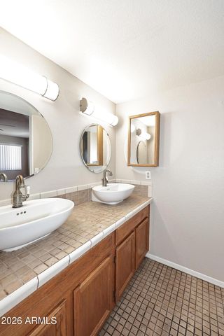 8935 W WINDSOR Avenue, Phoenix, AZ 85037