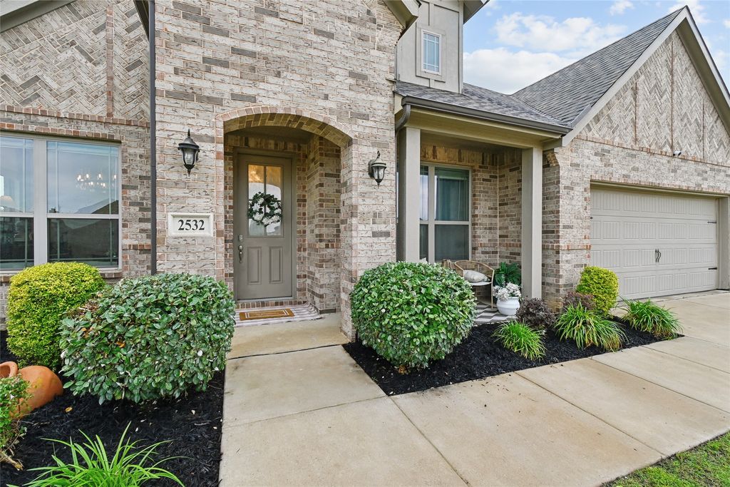 2532 Bunker Hill Drive, Burleson, TX 76028