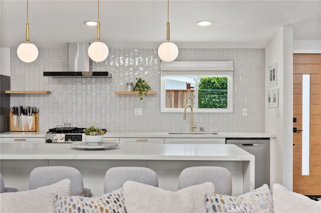 2135 Parsons Street, Costa Mesa, CA 92627
