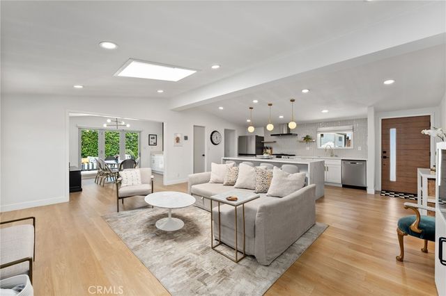 2135 Parsons Street, Costa Mesa, CA 92627
