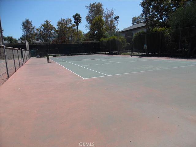 23515 Lyons, Valencia, CA 91355