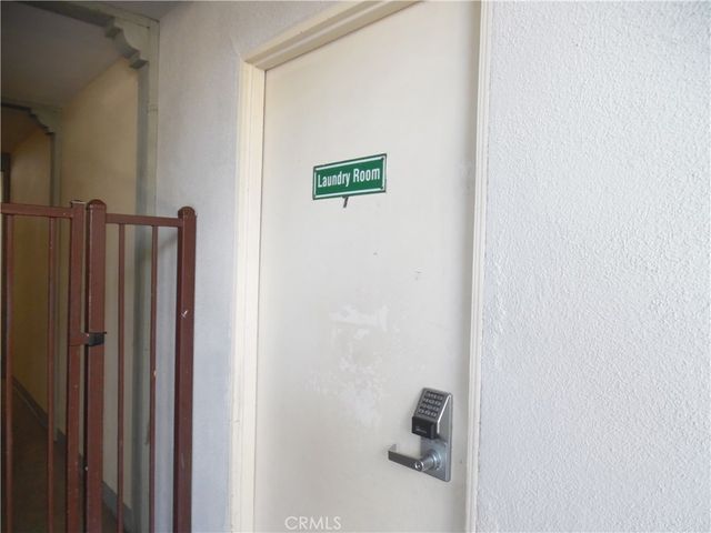 23515 Lyons, Valencia, CA 91355