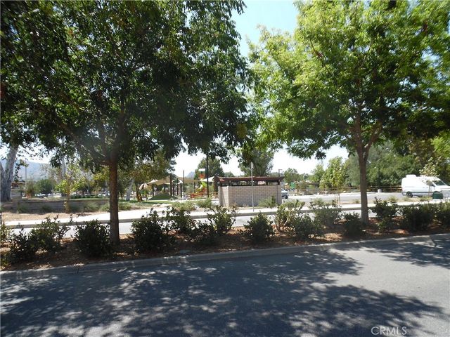 23515 Lyons, Valencia, CA 91355