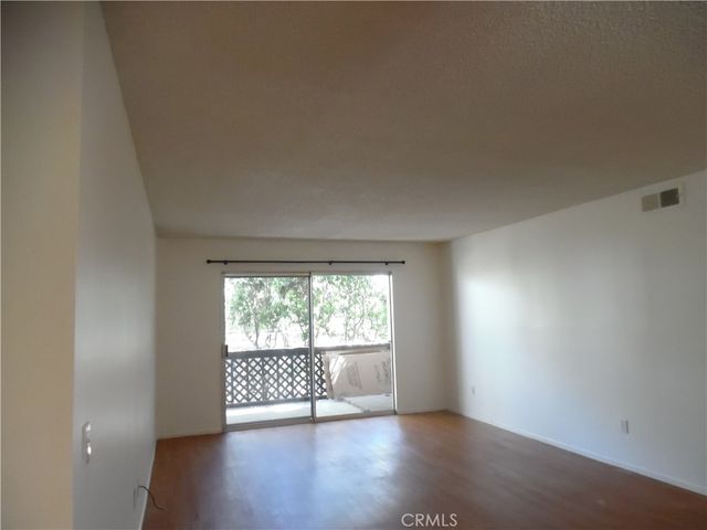 23515 Lyons, Valencia, CA 91355