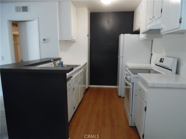 23515 Lyons, Valencia, CA 91355