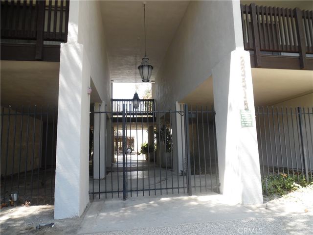 23515 Lyons, Valencia, CA 91355