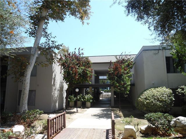23515 Lyons, Valencia, CA 91355