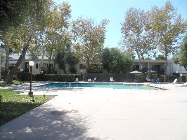 23515 Lyons, Valencia, CA 91355