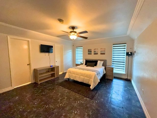 1900 Mill Run Drive, Arlington, TX 76006
