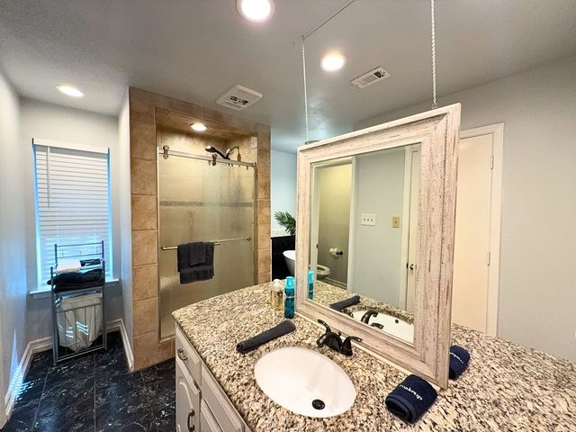 1900 Mill Run Drive, Arlington, TX 76006