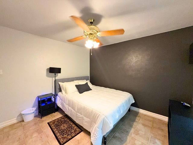 1900 Mill Run Drive, Arlington, TX 76006