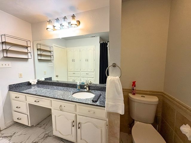 1900 Mill Run Drive, Arlington, TX 76006