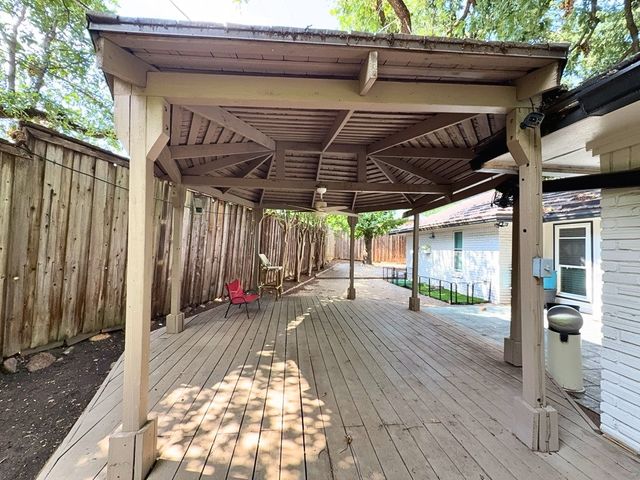 1900 Mill Run Drive, Arlington, TX 76006