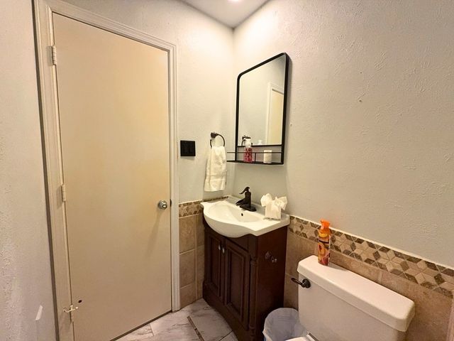 1900 Mill Run Drive, Arlington, TX 76006