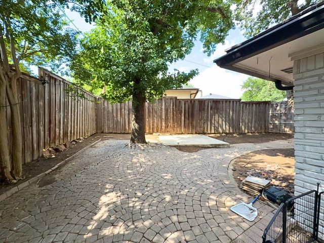 1900 Mill Run Drive, Arlington, TX 76006