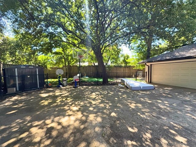 1900 Mill Run Drive, Arlington, TX 76006