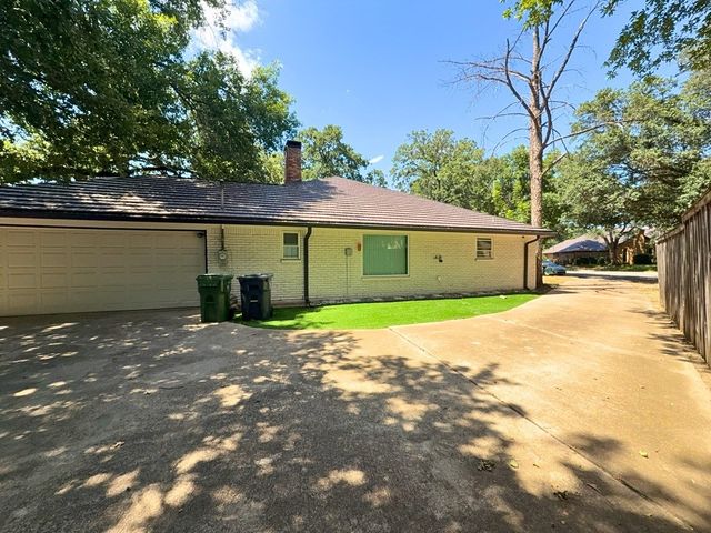 1900 Mill Run Drive, Arlington, TX 76006