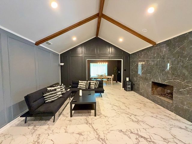 1900 Mill Run Drive, Arlington, TX 76006