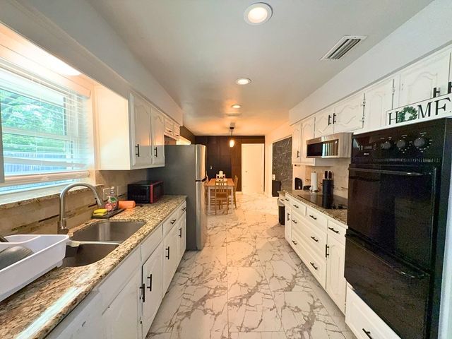 1900 Mill Run Drive, Arlington, TX 76006