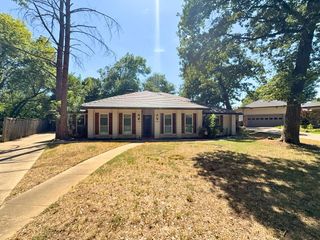 1900 Mill Run Drive, Arlington, TX 76006
