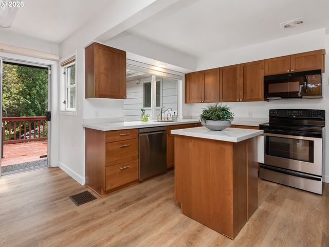 9310 Sw 18TH Pl, Portland, OR 97219