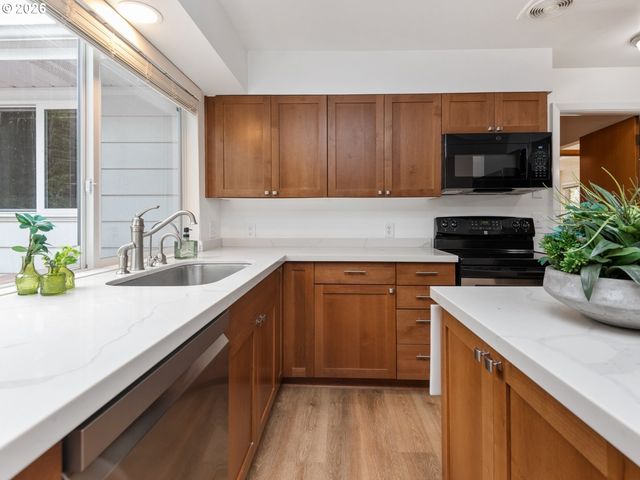 9310 Sw 18TH Pl, Portland, OR 97219