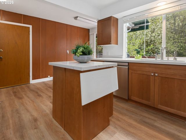 9310 Sw 18TH Pl, Portland, OR 97219