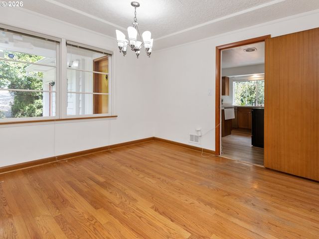 9310 Sw 18TH Pl, Portland, OR 97219