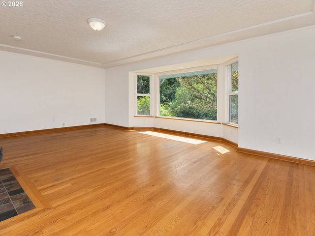 9310 Sw 18TH Pl, Portland, OR 97219