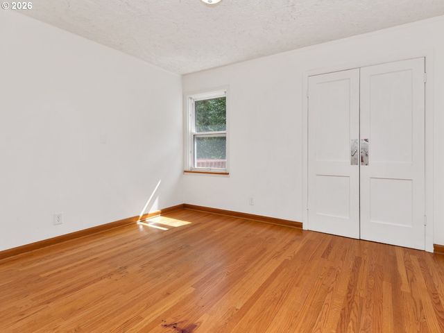 9310 Sw 18TH Pl, Portland, OR 97219