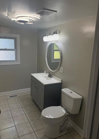 8821 S PRINCETON Avenue, Chicago, IL 60620