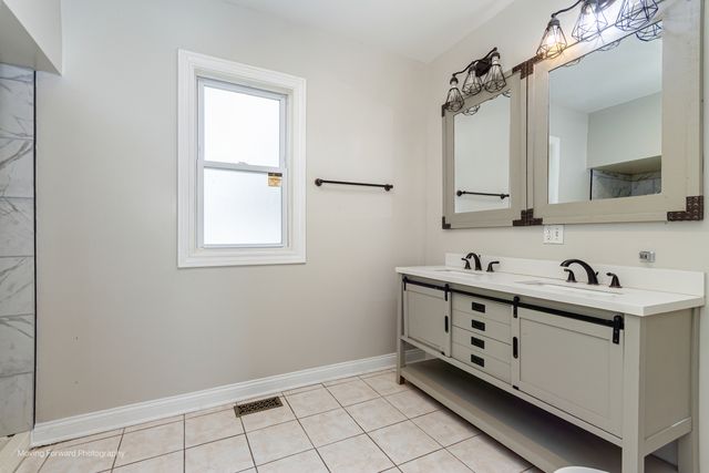 8821 S PRINCETON Avenue, Chicago, IL 60620