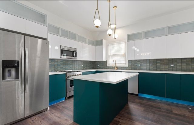 8821 S PRINCETON Avenue, Chicago, IL 60620