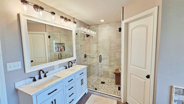 221 S Avenue C, Point, TX 75472
