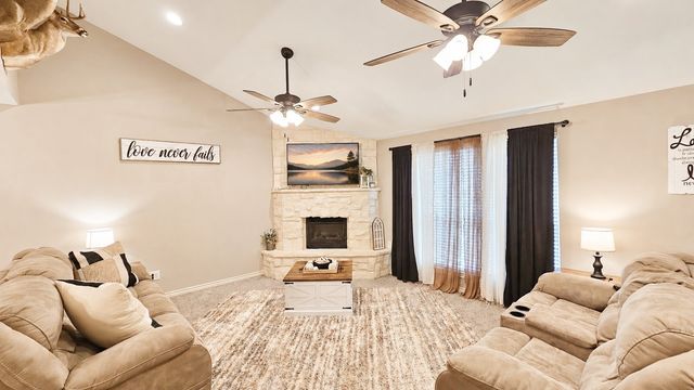 221 S Avenue C, Point, TX 75472