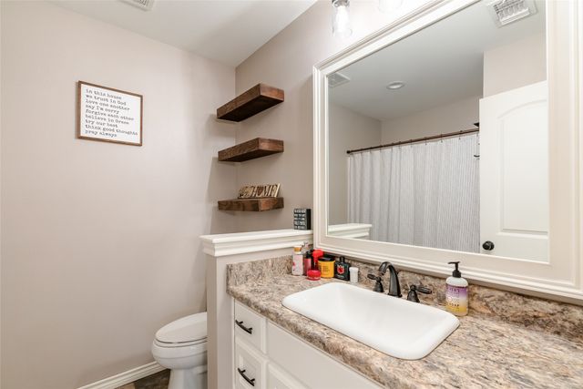 221 S Avenue C, Point, TX 75472