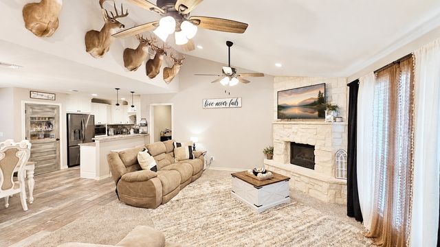 221 S Avenue C, Point, TX 75472